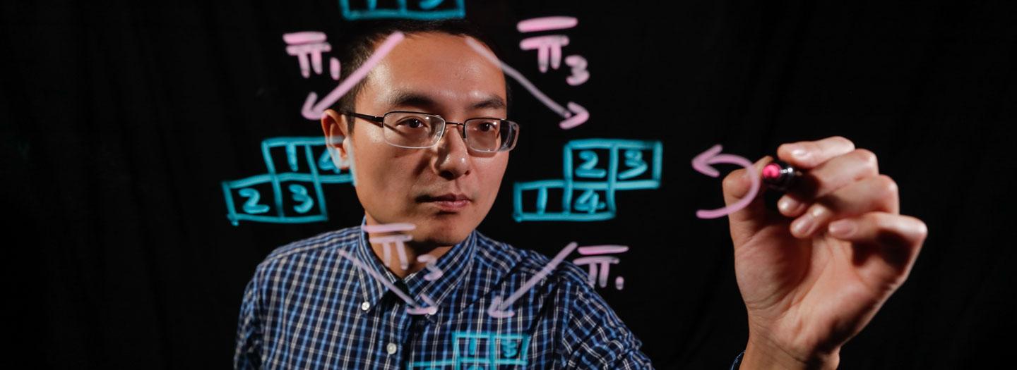 澳门新葡京 Mathematics professor Jia Huang